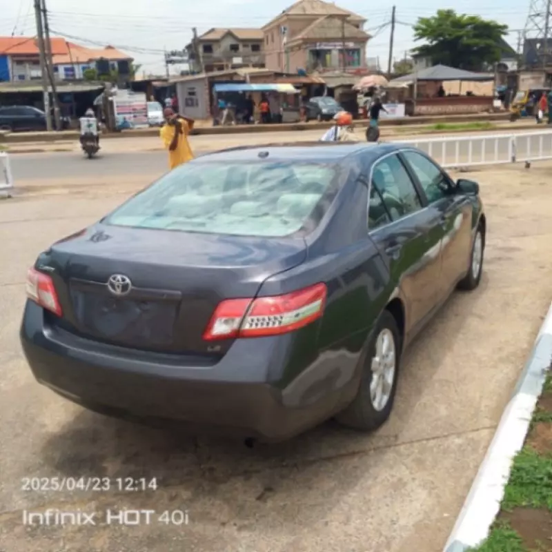 Toyota Camry   - 2011