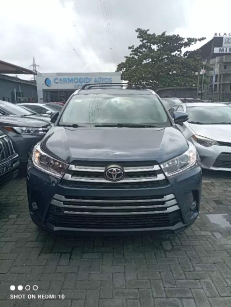 Toyota Highlander   - 2016