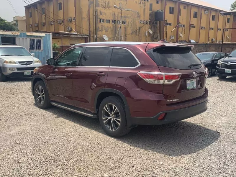 Toyota Highlander   - 2016
