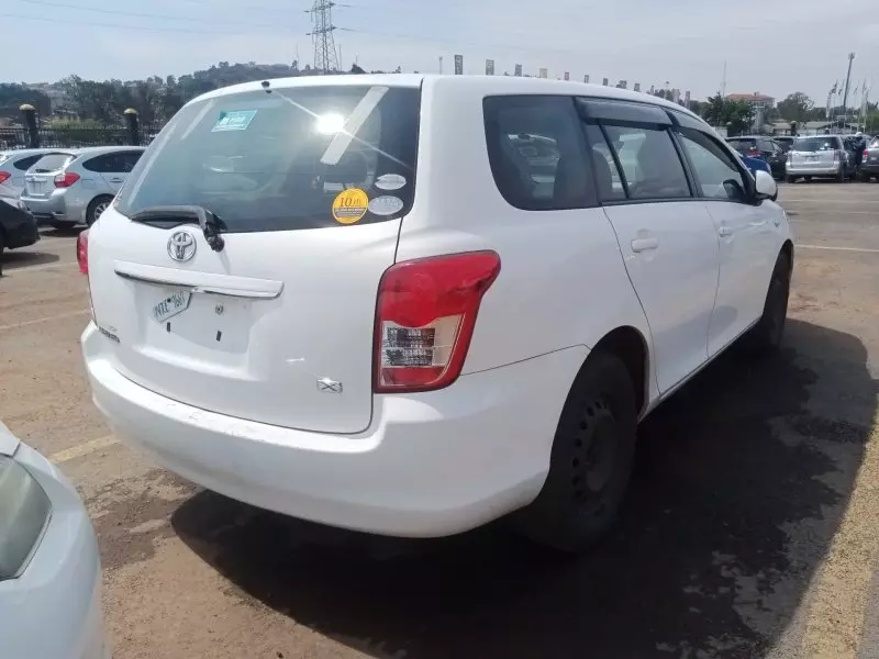 Toyota Fielder    - 2012