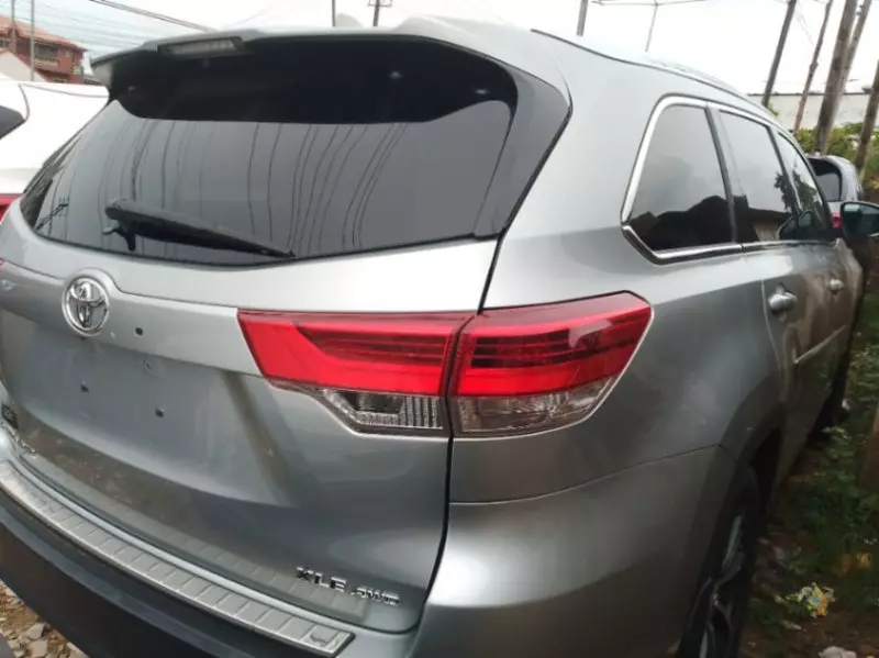 Toyota Highlander   - 2017
