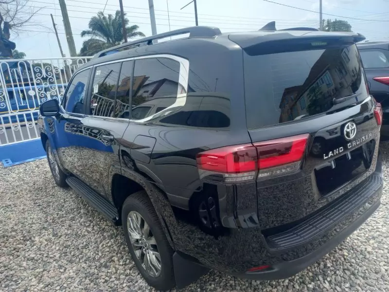 Toyota Land Cruiser   - 2023