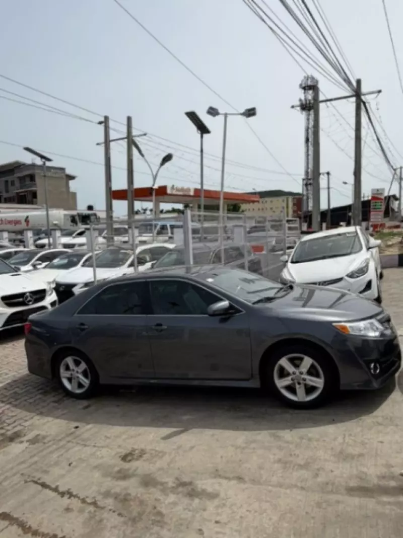 Toyota Camry   - 2012