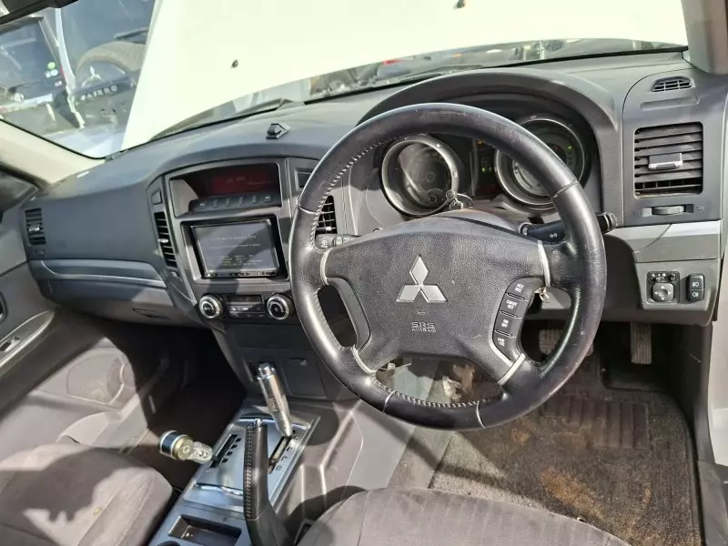 Mitsubishi Pajero - 2015