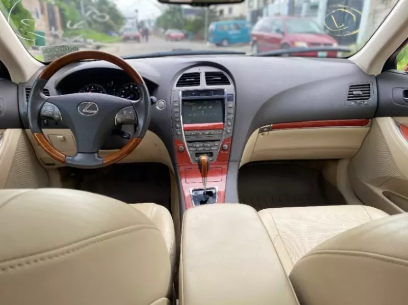Lexus ES 350   - 2011