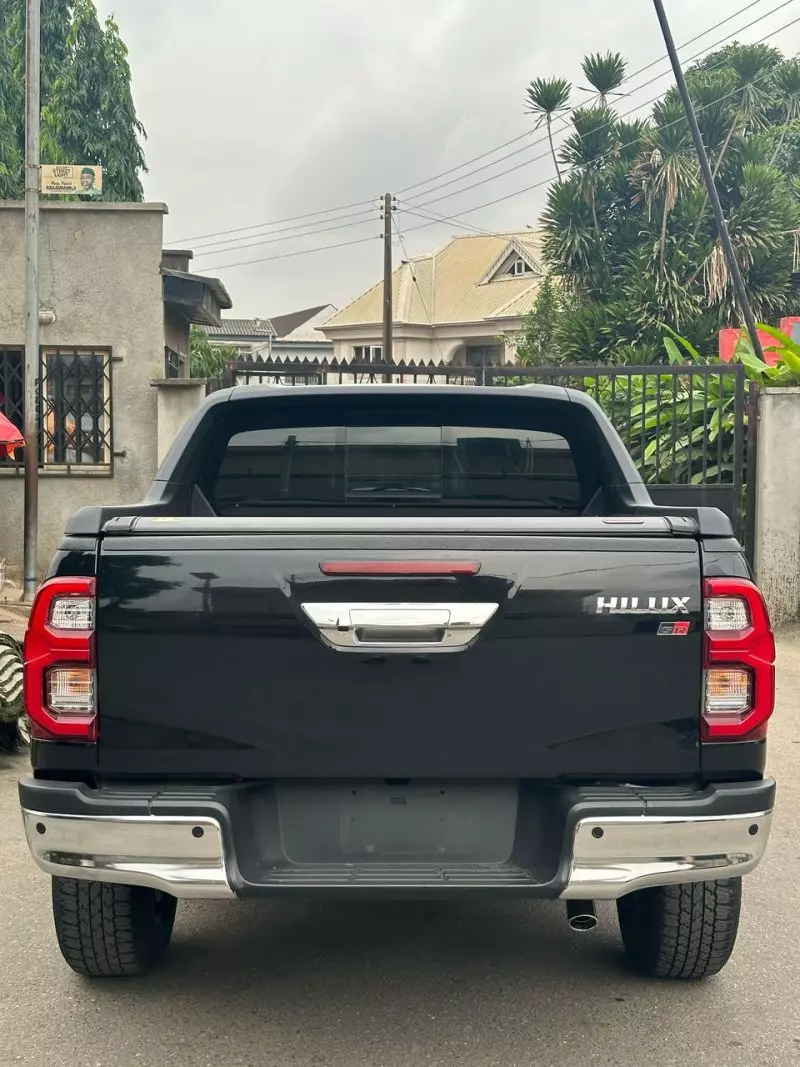 Toyota Hilux   - 2024