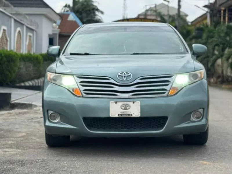 Toyota Venza   - 2011