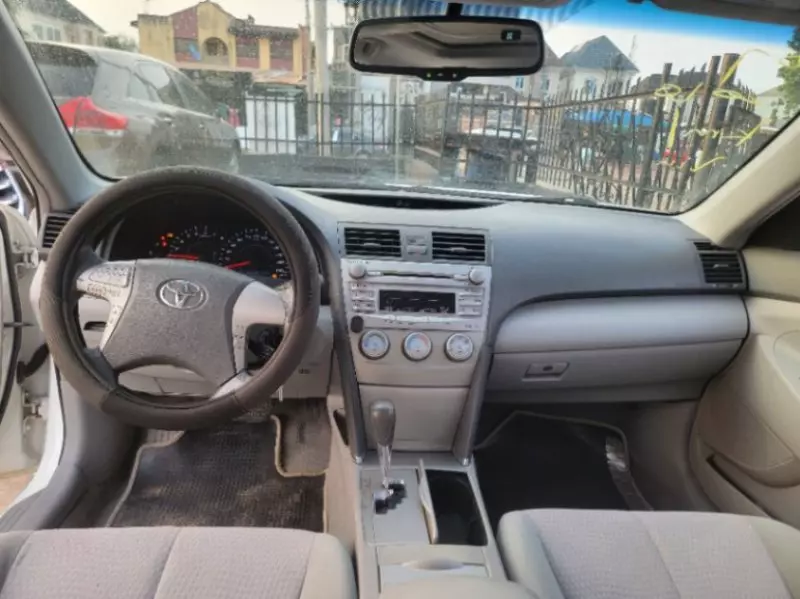 Toyota Camry   - 2010