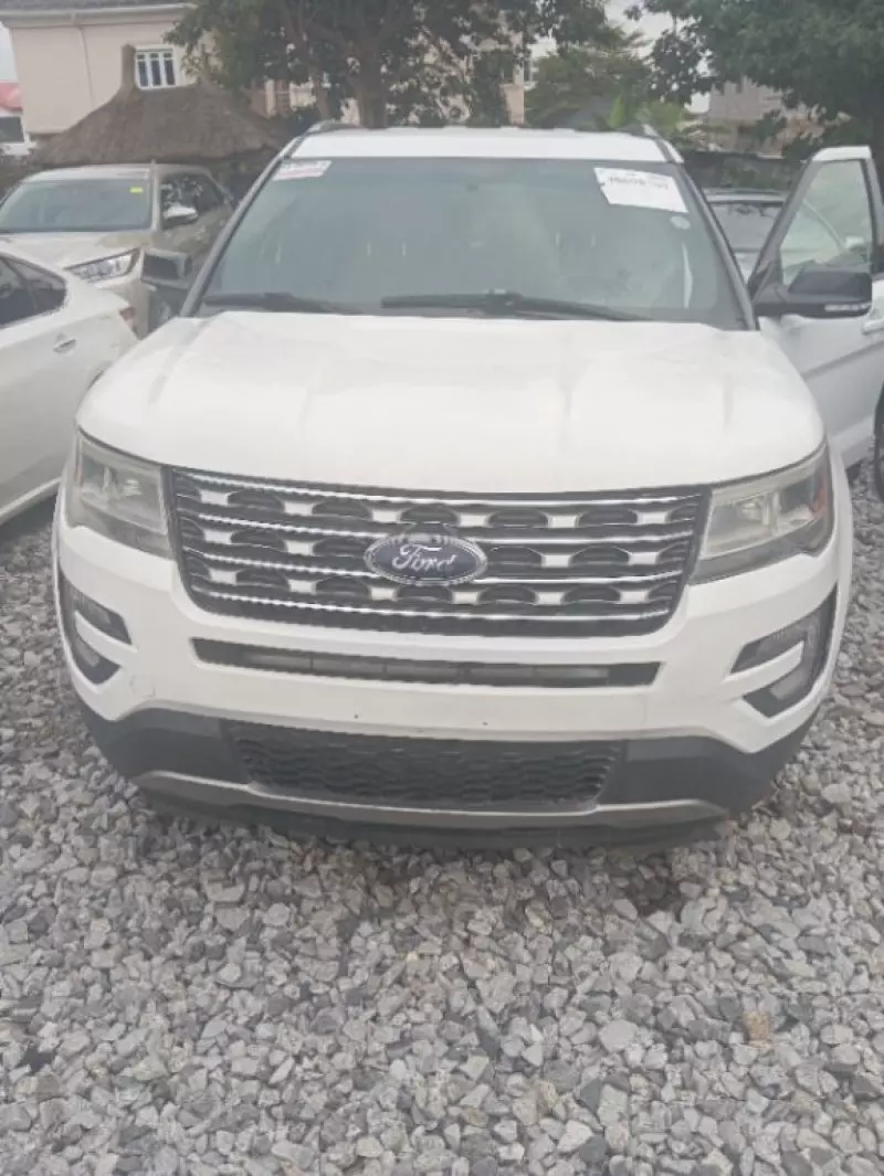 Ford Explorer   - 2017