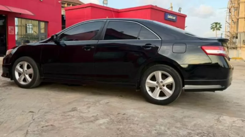 Toyota Camry   - 2010