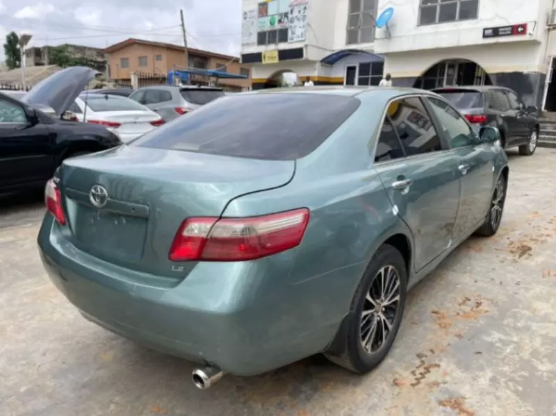 Toyota Camry   - 2009