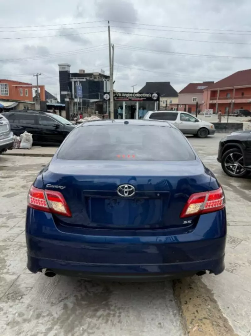 Toyota Camry   - 2010