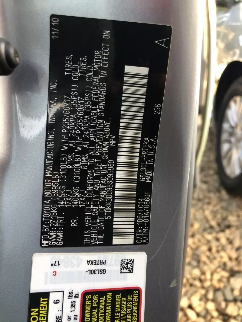 Toyota Sienna   - 2011