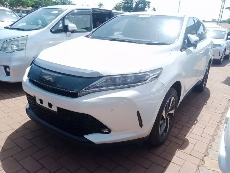 Toyota Harrier   - 2017