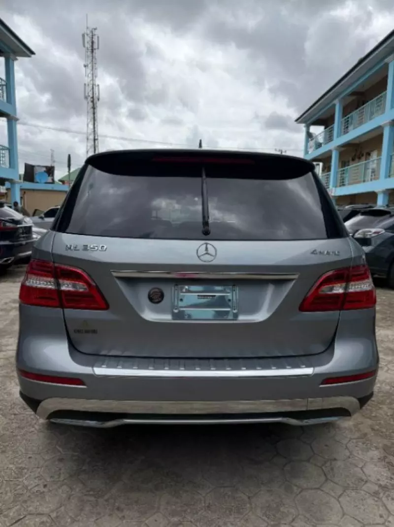Mercedes-Benz ML 350   - 2012