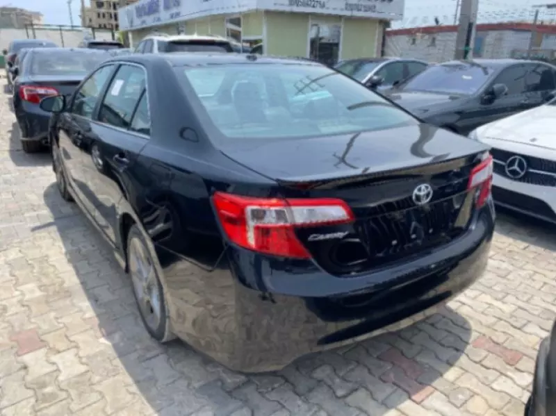 Toyota Camry   - 2012