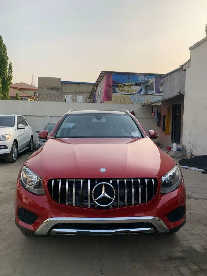 Mercedes-Benz GLC 300   - 2016