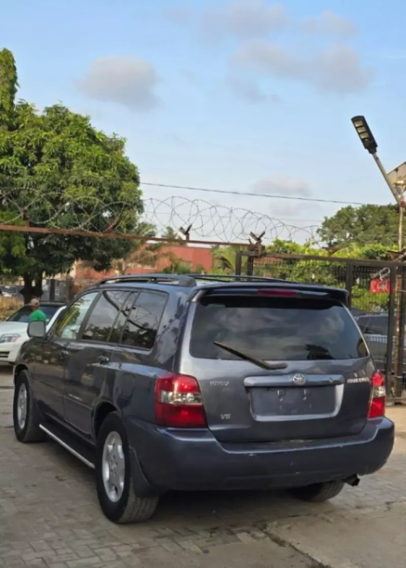 Toyota Highlander   - 2005