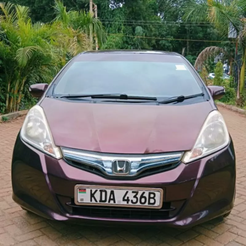 Honda Fit Hybrid    - 2013