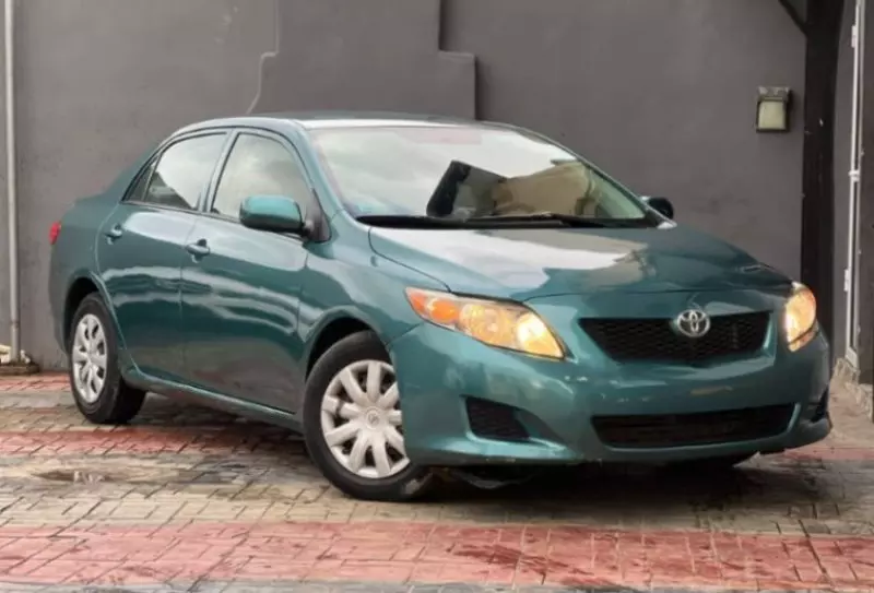 Toyota Corolla   - 2010