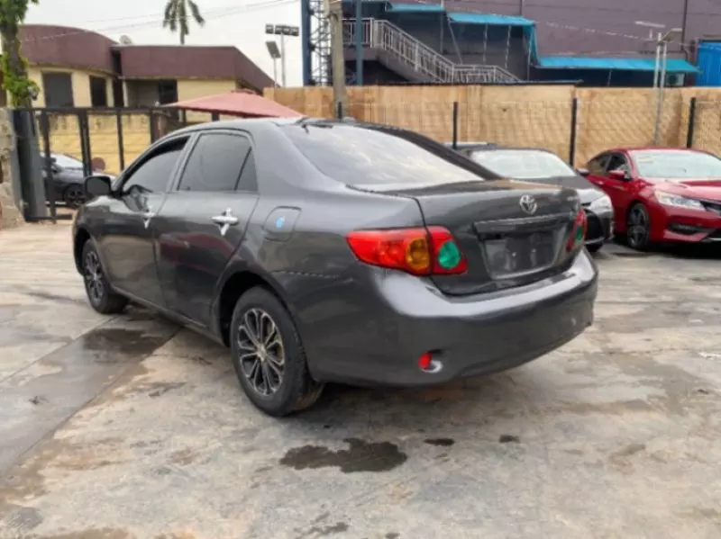Toyota Corolla   - 2009