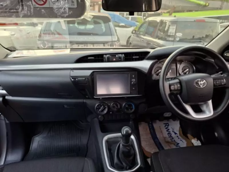 Toyota Hilux   - 2019