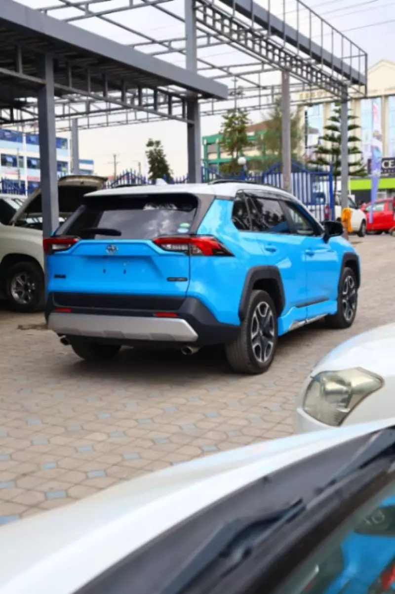 Toyota RAV 4   - 2019