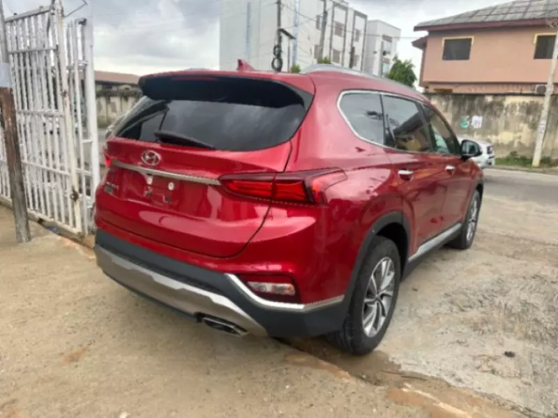 Hyundai Santa Fe   - 2019