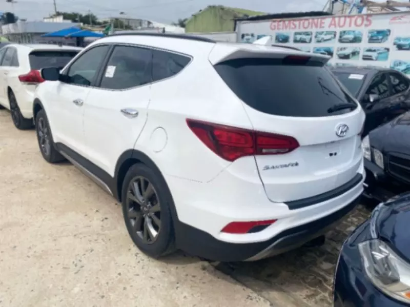 Hyundai Santa Fe   - 2017