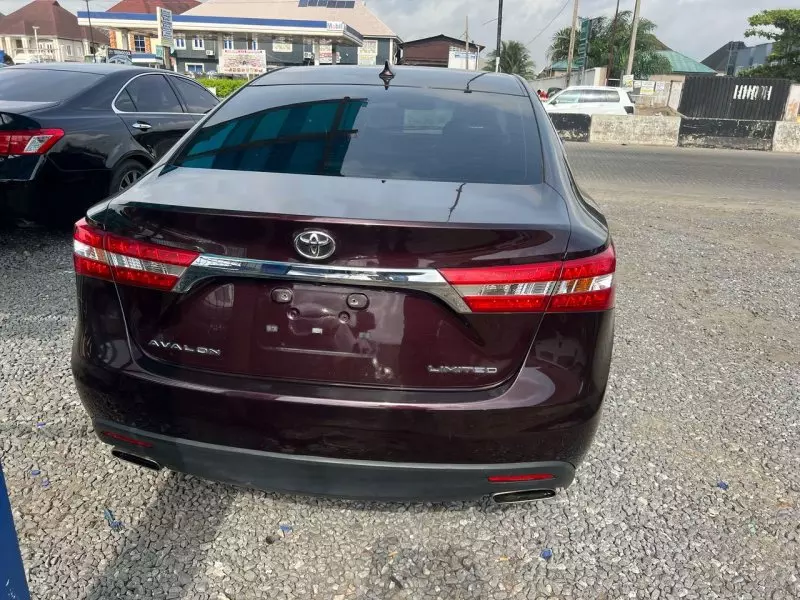 Toyota Avalon   - 2013