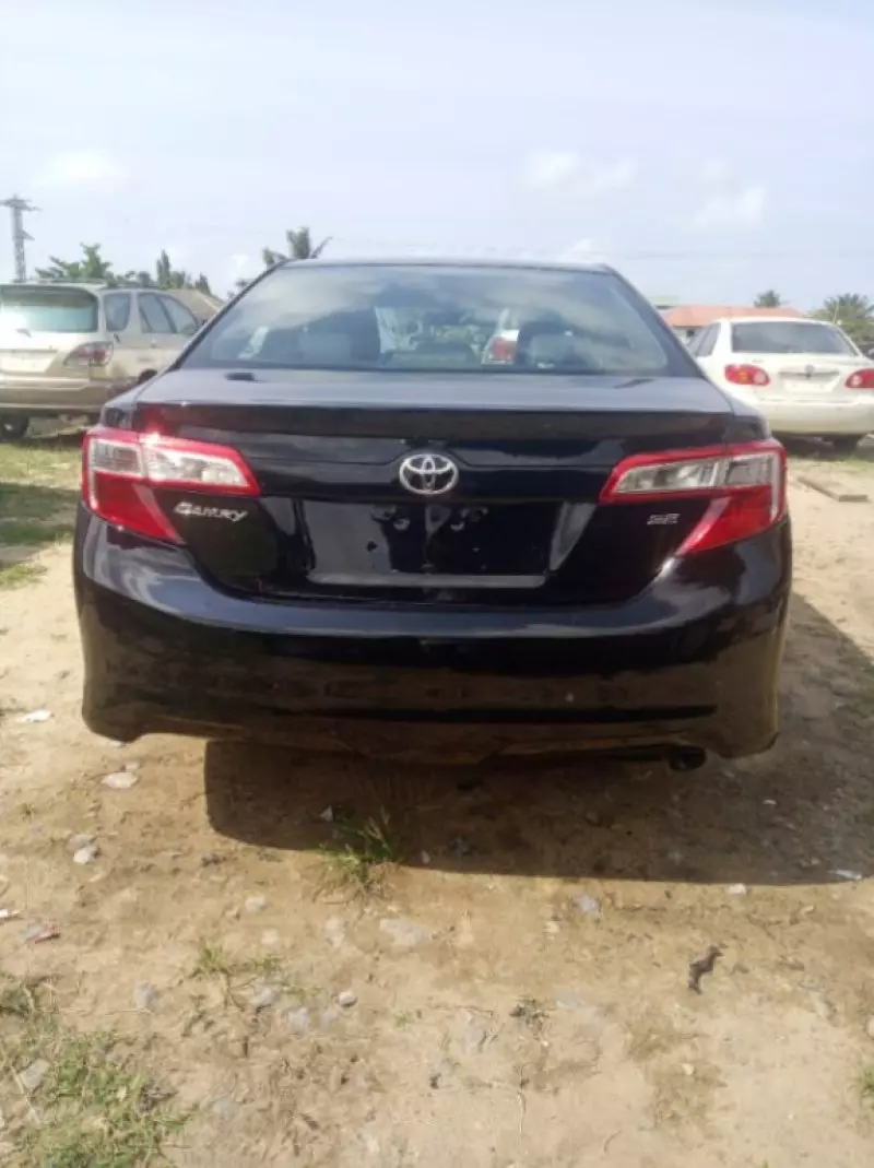 Toyota Camry   - 2014