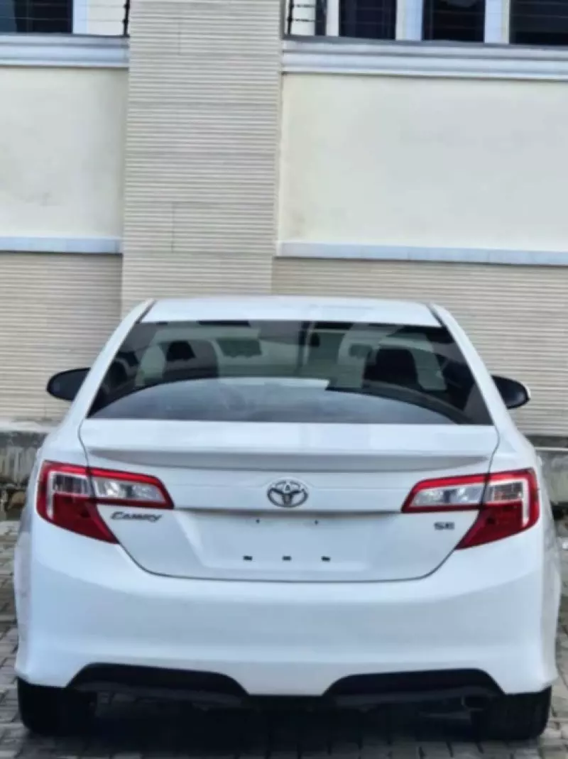 Toyota Camry   - 2013