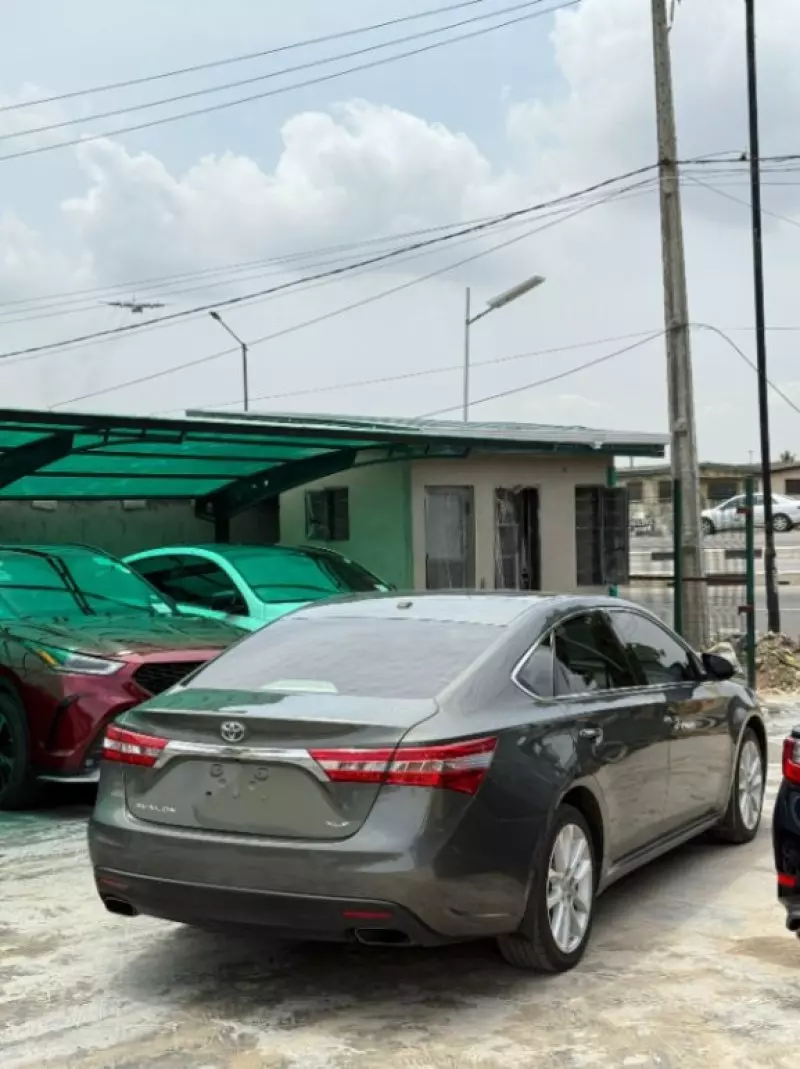 Toyota Avalon   - 2013