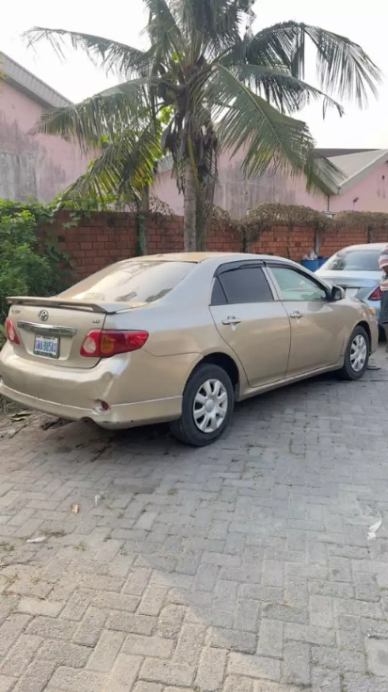 Toyota Corolla   - 2009