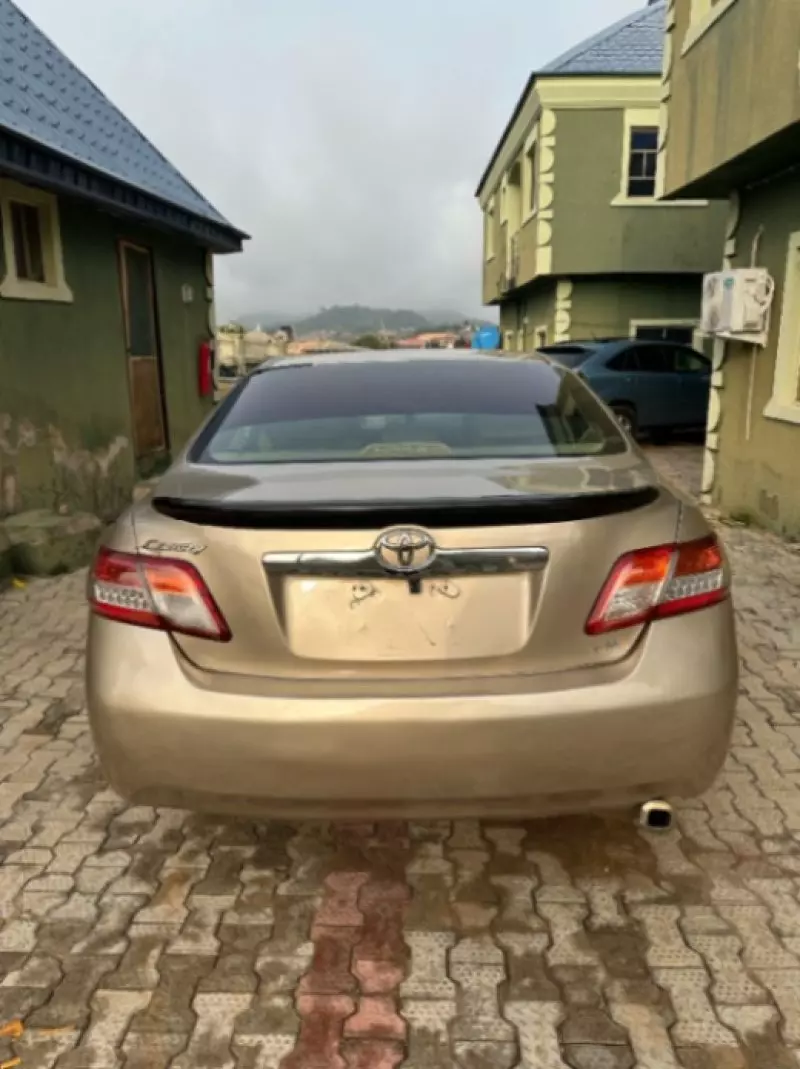 Toyota Camry   - 2009