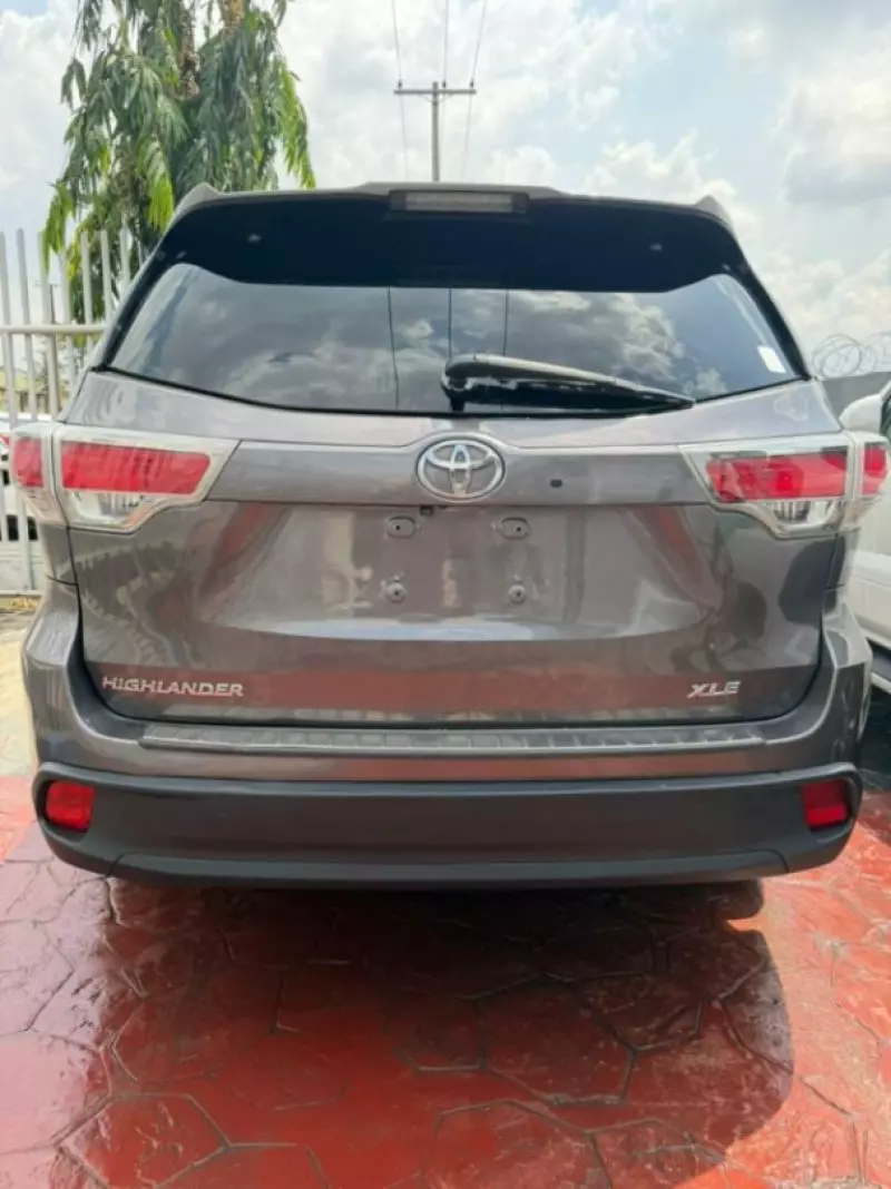 Toyota Highlander   - 2014