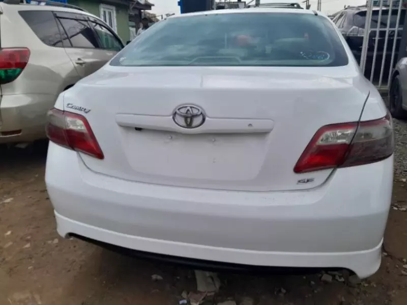 Toyota Camry   - 2009