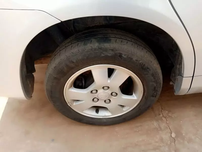 Toyota Noah   - 2012
