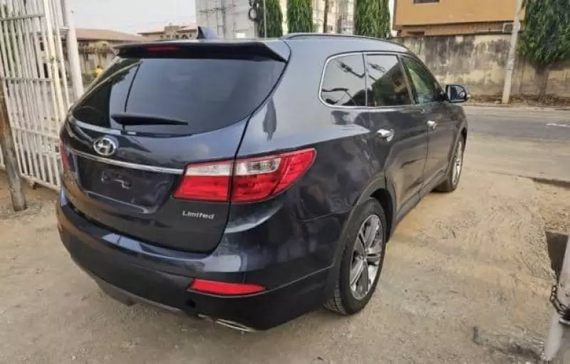 Hyundai Santa Fe   - 2013