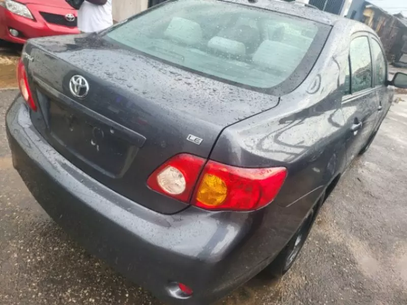 Toyota Corolla   - 2009