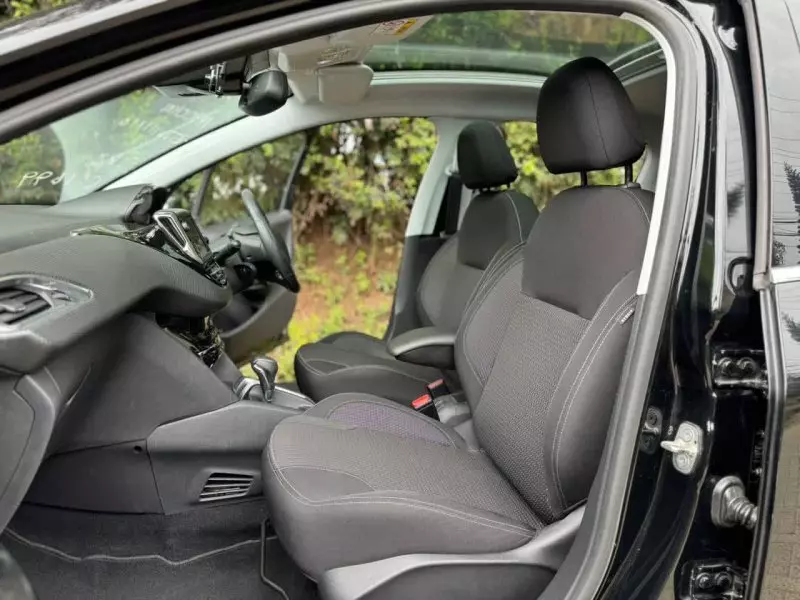 Peugeot 208   - 2019