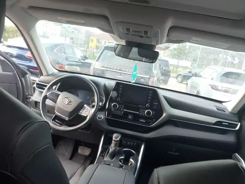 Toyota Highlander   - 2020
