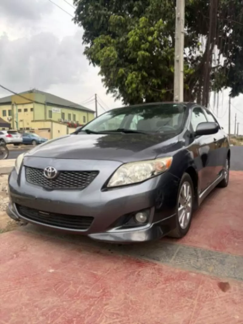 Toyota Corolla   - 2009