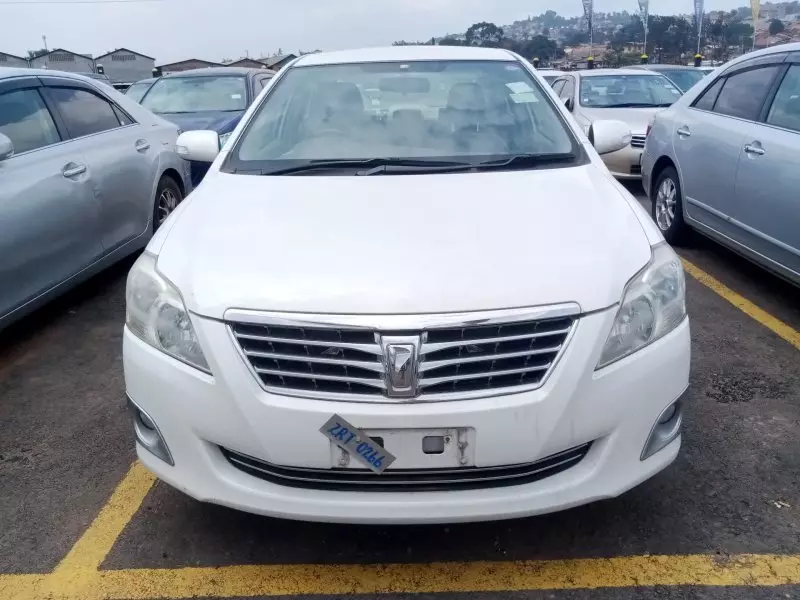 Toyota Premio    - 2012