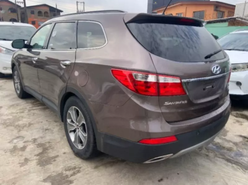 Hyundai Santa Fe   - 2015