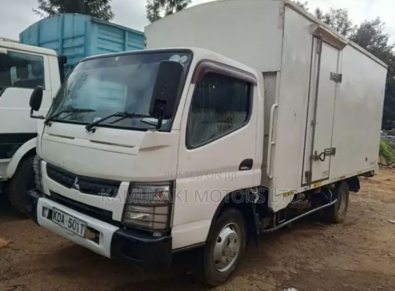 Mitsubishi Canter   - 2010