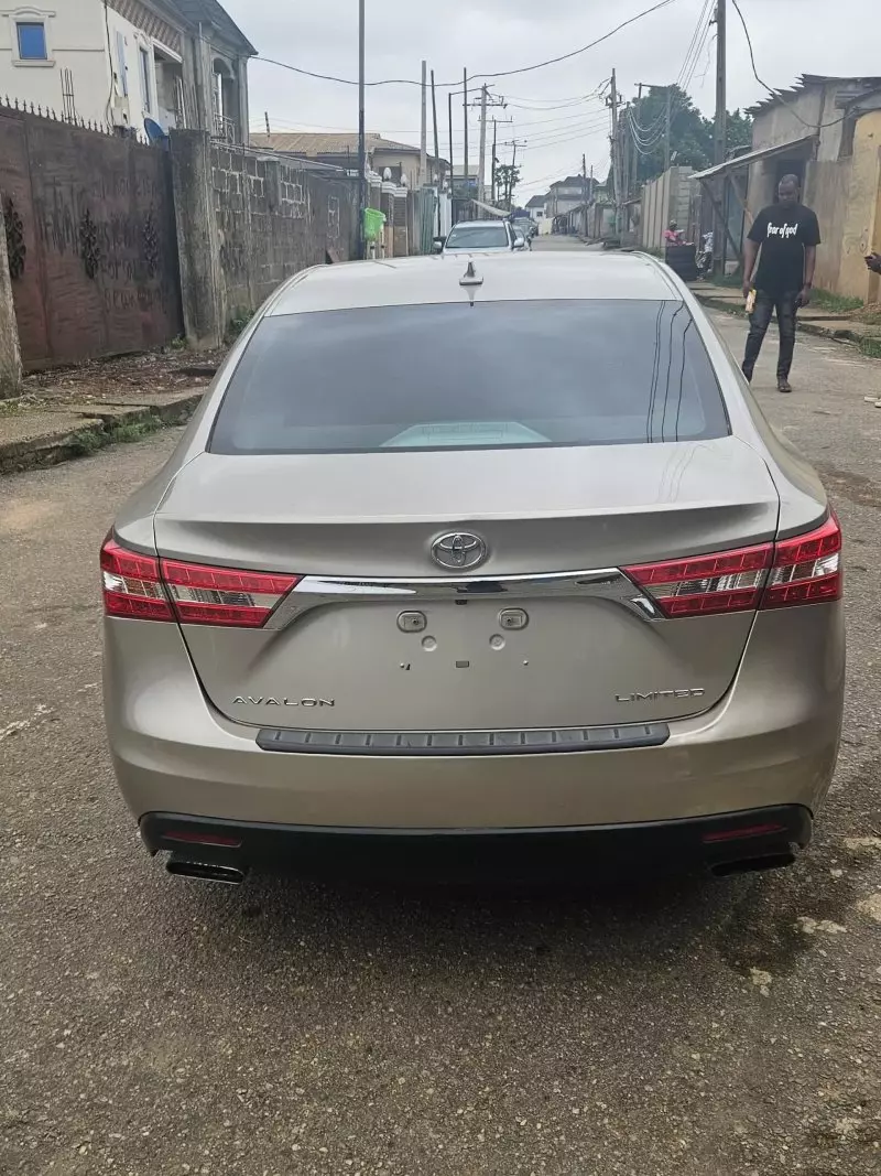 Toyota Avalon   - 2013