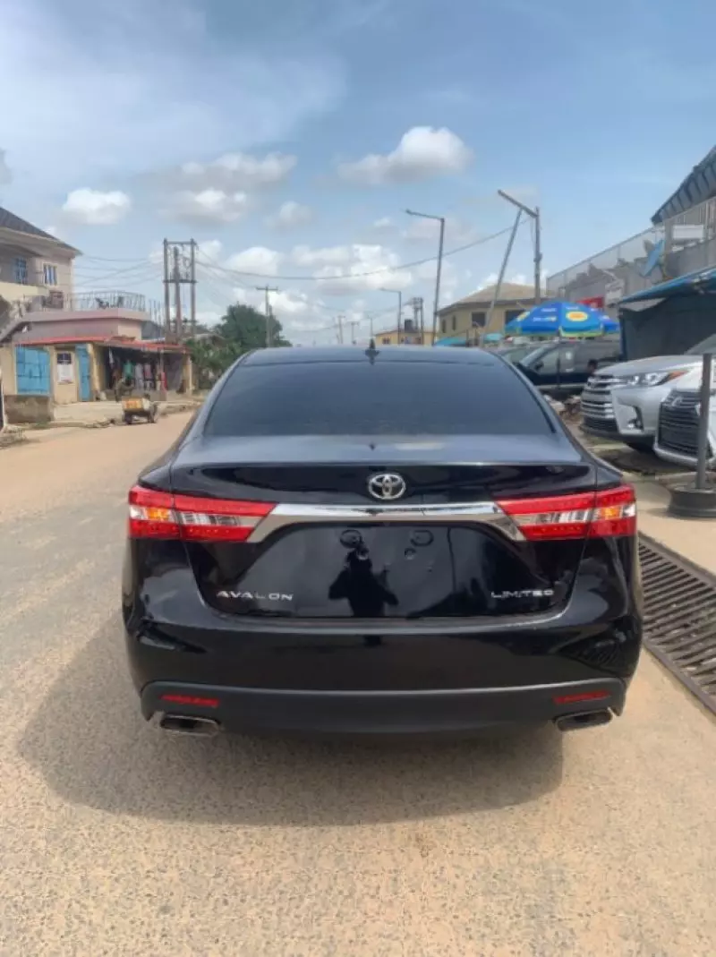 Toyota Avalon   - 2013
