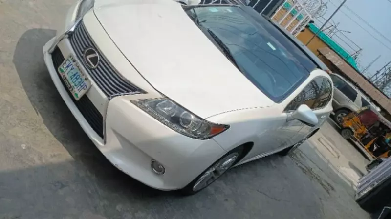 Lexus ES
