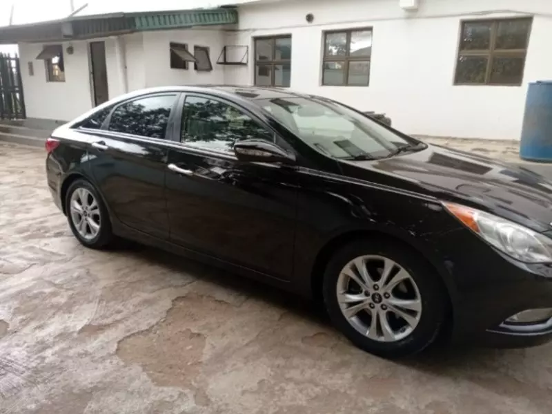 Hyundai Sonata   - 2011